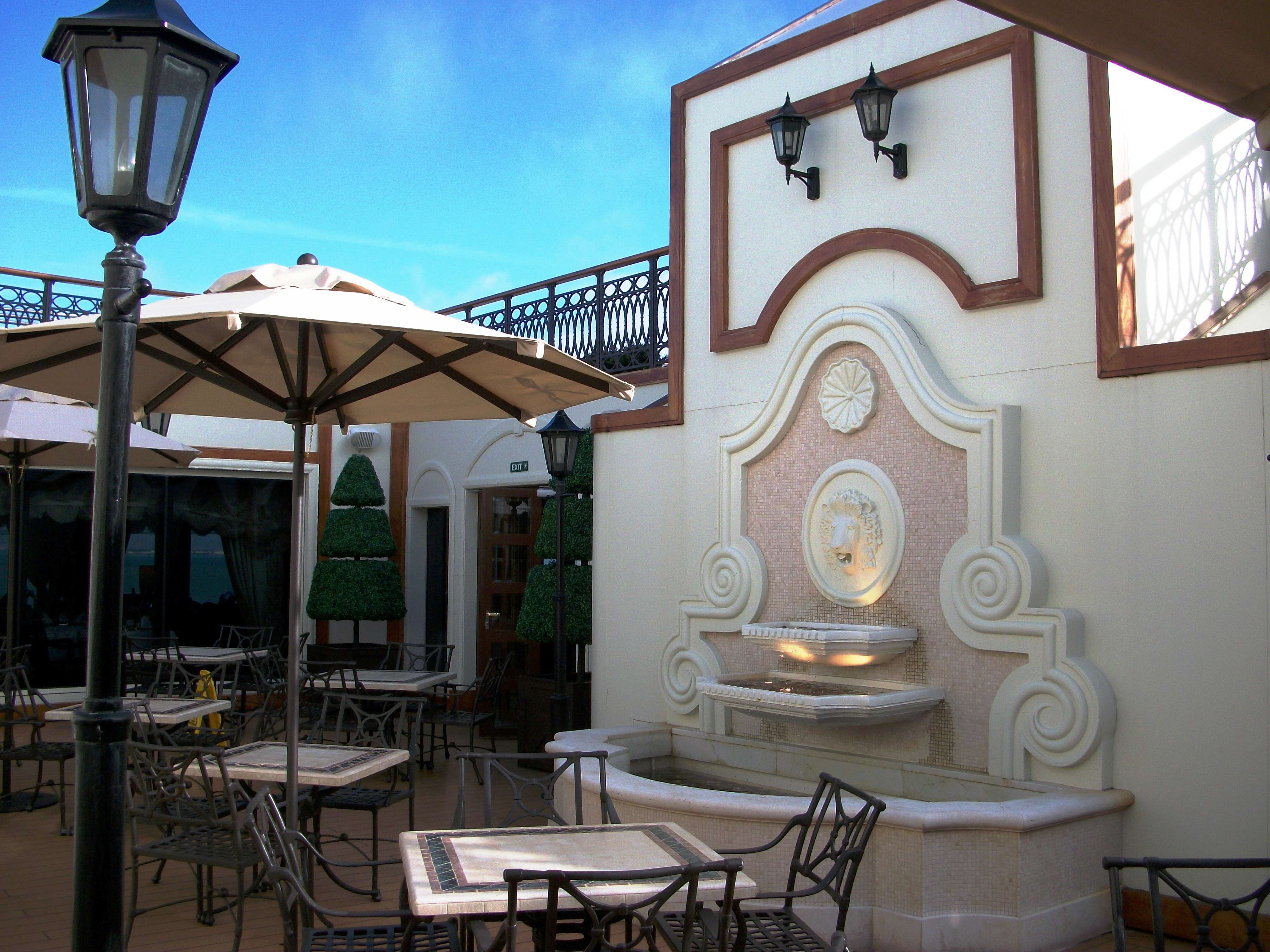 100_0159 The Courtyard, between Grill Restaurants