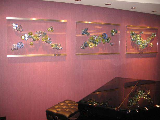 img_3155-glass-bubble-art-at-shakers-champagne-bar Glass bubbles at the champagne bar