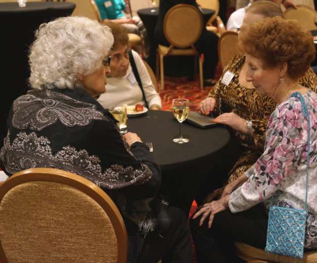 Table of cruisers talking