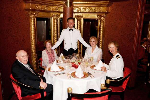 Farringtons and Ellen Wolff with Henk and Christel Mensink