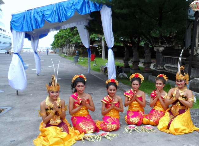 GrandWorld-traditionaldress-650